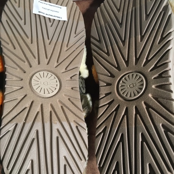 UGG NIB AUTHENTIC FLUFF IT CALI COLLAGE OLIVE UNISEX SLIPPERS - Picture 13 of 16